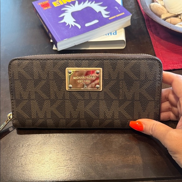 Michael Kors Signature Brown Key Card Holder wallet MK zip around designer - Picture 3 of 9